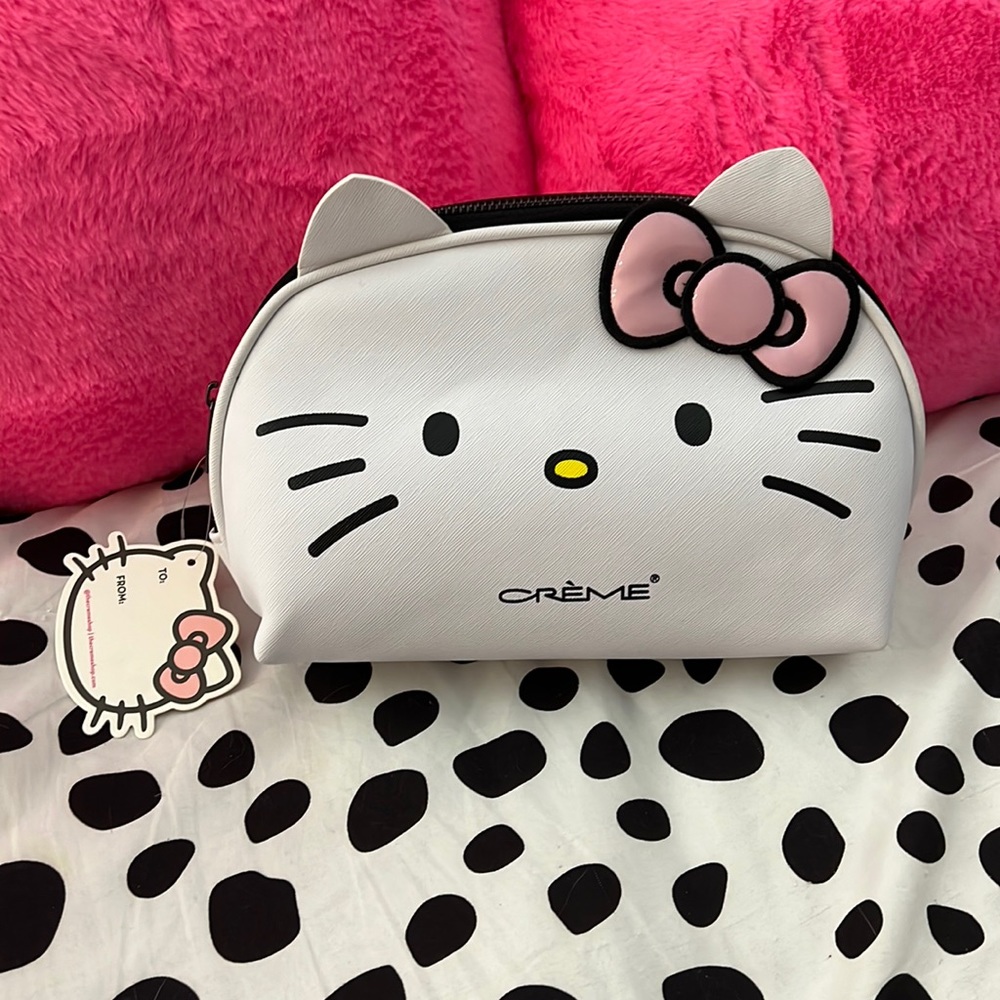 Nwt hello kitty creme shop makeup cosmetic bag.